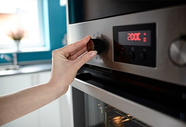 Encender horno y temperatura, eficiencia energética en electrodomésticos