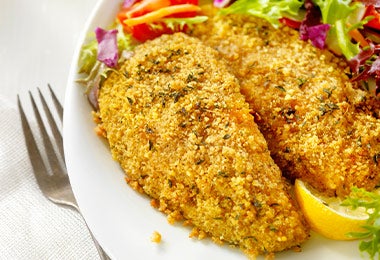 Filetes de pescado empanizados con pan rallado