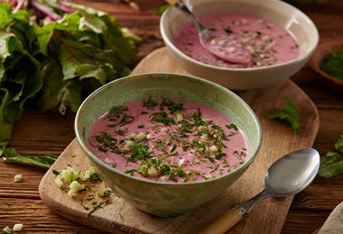 Platos con gazpacho de sandia, otras variantes de la receta de gazpacho de salmón