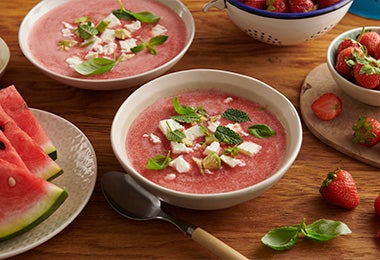 Gazpacho de salmón y otras variantes con remolacha