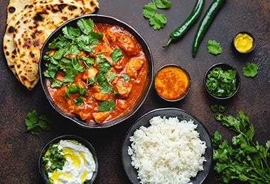 Receta de Tikka Masala con arroz, yogur griego y Pan Naan