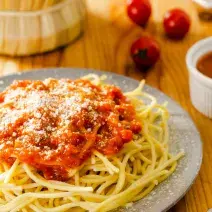 Pasta con salsa de vegetales asados