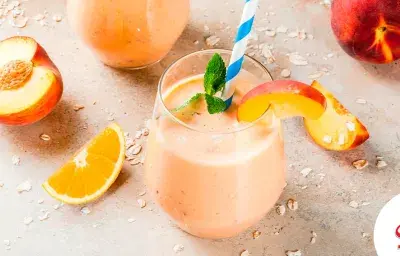 Licuado de naranja y durazno