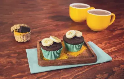 CUPCAKES de CHOCOLATE con PLÁTANO preparadas con Chocolate ABUELITA® Reducido en Azúca