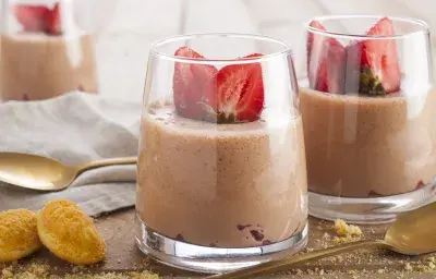 Espuma de chocolate y frutilla