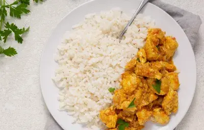 Pollo salteado con ananá