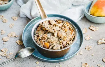 FITNESS PEAR AND WHOLEGRAIN CRUMBLE