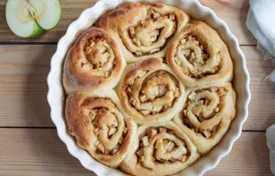 Rolls de manzana y leche condensada