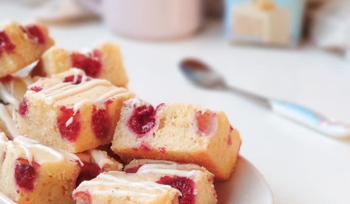 Blondies de frambuesas